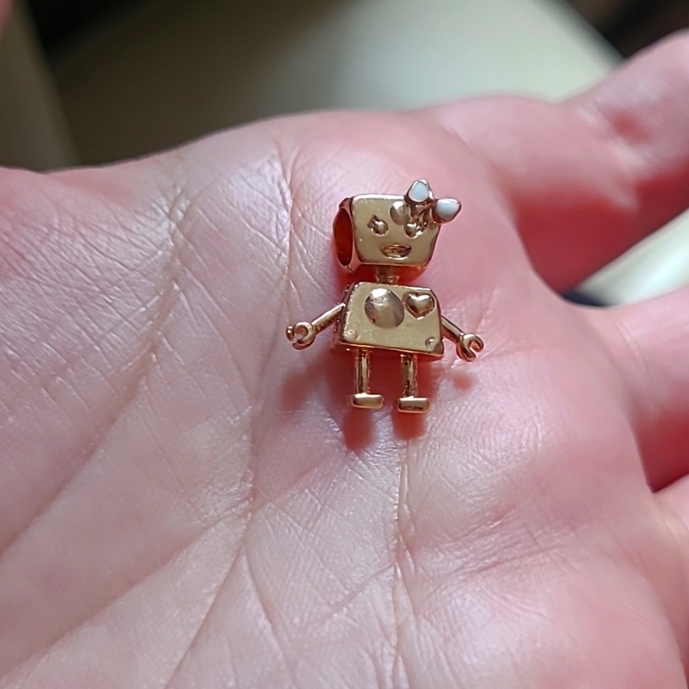 Cutie Robot 🤖 😍 ❤️ - Picture 3 of 6